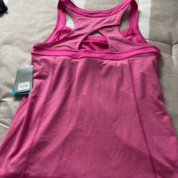 Women’s Yoga Tek Gear top. New with tags. - Picture 4 of 5